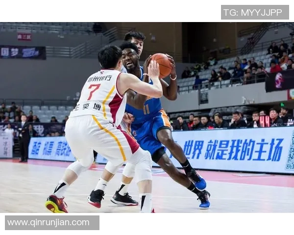 广州足球队强势领跑联赛积分榜以69分稳居第一位置