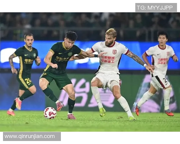 成都足球队强势领跑联赛积分榜51分优势彰显球队实力与潜力